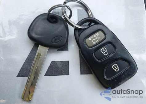 2016 Hyundai Veloster z USA, uszkodzony, nr VIN KMHTC6AD2GU301361